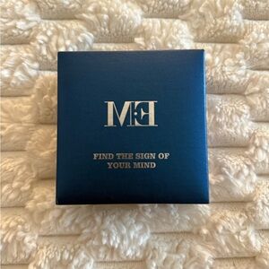 Menton Ezil Jewelry Set